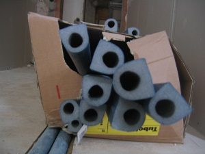 Wie Sie bei Ihrer Kellerdeckendämmung Wärmebrücken vermeiden lesen Sie bei Tipp zum Bau.