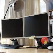 Eine gute Bürobeleuchtung ist wichtig. Tipp zum Bau zeigt Ihnen, wie