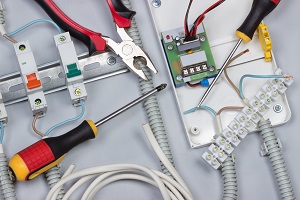 Ein Notstromgenerator ist eine gute Ergänzung zu einem Stromspeicher. Bei Tipp zum Bau erfahren Sie die Gründe dafür.