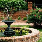 Teiche und Springbrunnen verleihen jedem Garten das gewisse Etwas.Mehr Inspiration kÃ¶nnen Sie bei Tipp zum Bau finden.