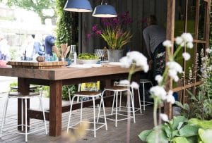 Genießen Sie den Sommer in Ihrem Wintergarten. Tipp zum Bau zeigt Ihnen wie.
