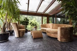 Tipp zum Bau zeigt Ihnen, wie Sie mit den passenden Möbeln Ihren Wintergarten gestalten.