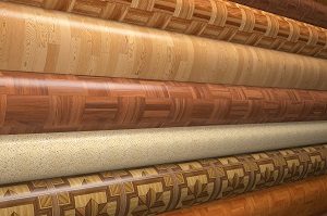 Tipp zum Bau informiert Sie über die Unterschiede von PVC Boden, Vinyl und Linoleum Bodenbelag.