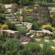 Natursteintreppen Im Garten sind etwas Schönes. Lassen Sie sich bei Tipp zum Bau beraten, welche Natursteintreppe am besten in Ihren Garten passt.