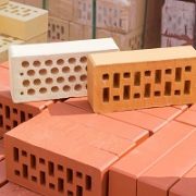Als Bauherr finden Sie bei Tipp zum Bau alles rund ums Bauen, Sanieren und Renovieren. Holen Sie sich hier eine ausführliche Beratung.