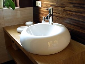 Tipp zum Bau zeigt Ihnen alle Möglichkeiten von Badarmaturen. So verschönern Sie Ihr Waschbecken und Ihr ganzes Badezimmer.