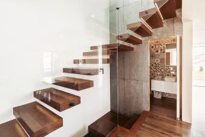 Tipp zum Bau erklärt Ihnen die Unterschiede und Vorteile der verschiedenen Materialien für Treppen.