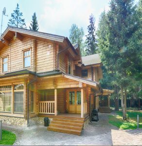 Tipp zum Bau empfiehlt Ihnen eine Außentreppe aus Holz für Ihren Außenbereich.