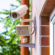 Tipp zum Bau verrät Ihnen, wie Ihre Wohnungstür Sie optimal vor Einbrüchen schützt.
