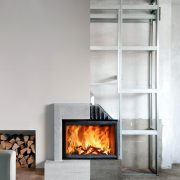 Montage von Holzofeneinsatz im Wohnzimmer mit Tipp zum Bau