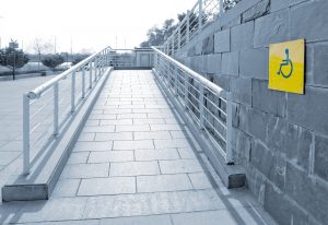Tipp zum Bau erklärt, wie Rampen bei vertikalen Barrieren helfen.
