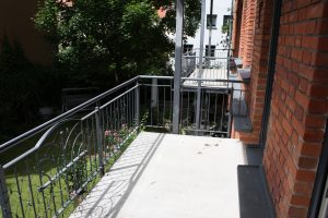 Tipp zum Bau gibt Ihnen das Wissen über das Treppengeländer an Ihrer Außentreppe an die Hand.