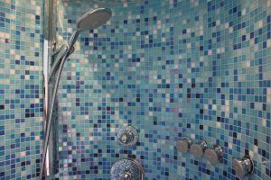 Tipp zum Bau informiert Sie über einfache Mittel zur Orientierungserleichterung in Ihrem Bad mit Barrierefreiheit.