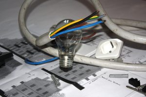 Tipp zum Bau informiert Sie rund um die Themen Planung und Installation der Hauselektrik.