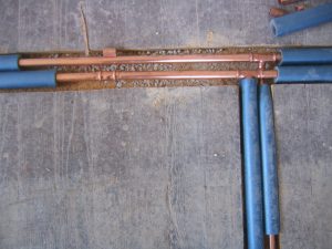 Tipp zum Bau zeigt, dass es sich lohnt, Heizungsrohre auszutauschen. Dies ist besonders im Rahmen einer barrierefreien Sanierung des Badezimmers sinnvoll.