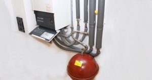 Die Installation von Flächenheizungen ist umfangreich. Auf Tipp zum Bau erfahren Sie, was es zu beachten gilt.