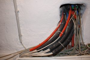 Tipp zum Bau empfiehlt Ihnen, sich mit den Arten von Stromkabeln auseinanderzusetzen.