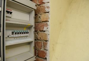 Die Nachtspeicherheizung nutzt den billigeren Nachtstromtarif zum Heizen. Wie das funktioniert, verrät Tipp zum Bau.