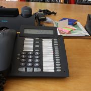 TAE-Dosen Unter anderem bieten TAE-Dosen Anschlussmöglichkeiten für Festnetztelefone.