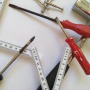 Welche Schraubwerkzeuge es gibt erfahren Sie unter Tipp zum Bau.