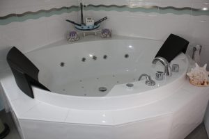 Erfahren Sie auf Tipp zum Bau, wie Sie sich den Traum vom Whirlpool mit Ihrer Komplettdusche erfüllen.