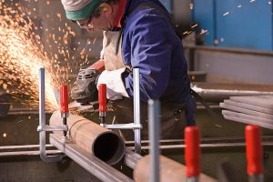 Tipp-zum-Bau erläutert Ihnen, weshalb Ganzstahl-Schraubzwingen bei Metallbauern so beliebt sind.