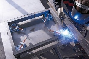 Weshalb Metallwinkelspanner Montage- und Schweißarbeiten erleichtern, erfahren Sie bei Tipp-zum-Bau.