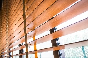 Tipp zum Bau informiert Sie über die Zusammenarbeit von Ihrer Jalousie mit dem Smart Home-Licht.