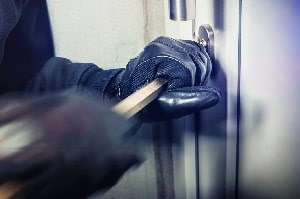 Tipp zum Bau informiert Sie über Einbruchsschutz durch Smart Home-Licht.