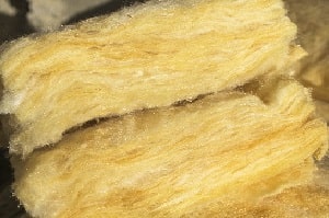 Tipp zum Bau erörtert die Vorteile von Schafwolle als Bestandteil Ihrer Kellerdeckendämmung.