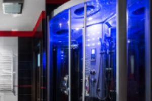 Bei Tipp zum Bau erfahren Sie, wie eine Farbtherapie in einer Komplettdusche funktioniert. 