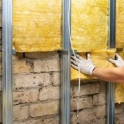 Tipp zum Bau zählt alles Wissenswerte über die Kellerwanddämmung im Altbau auf.
