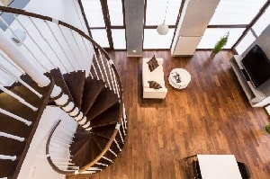 Tipp zum Bau verrät Ihnen, was die Wendeltreppe zu einer besonders stilvollen Dachbodentreppe macht.