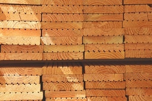 Einen Überblick über die Materialien für Ihre Außenjalousie gibt Ihnen Tipp zum Bau.