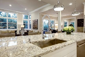 Bei Tipp zum Bau lesen Sie alles Wissenswerte zu Küchenarbeitsplatten aus Naturstein.