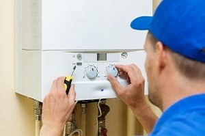 Weshalb Sie Ihre Fußbodenheizung von einem Heizungstechniker entlüften lassen sollten, erläutert Ihnen Tipp zum Bau.