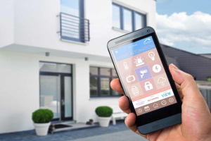 Tipp zum Bau zeigt Smart-Home-Technik. Sie eignet sich zum Einbruchschutz Ihrer Dachfenster.