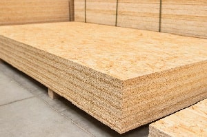 Tipp zum Bau zeigt Ihnen eine geschichtete Holzplatte als innovativen Dämmstoff der Holzständerbauweise.